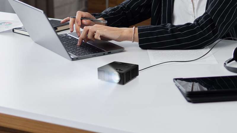 Optoma ML750i Mini-portable LED Hand-held Projector - Image 6